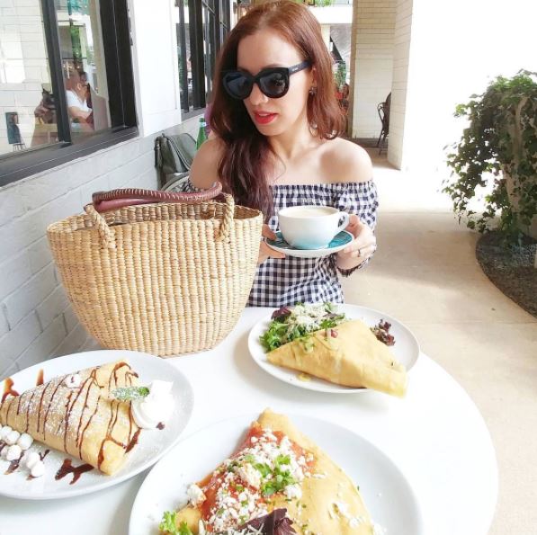 Chill out on summer with lovely straw handbag